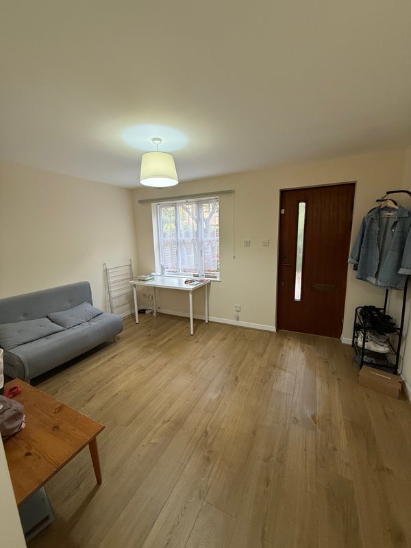 Flat Bunning Way in Greater London