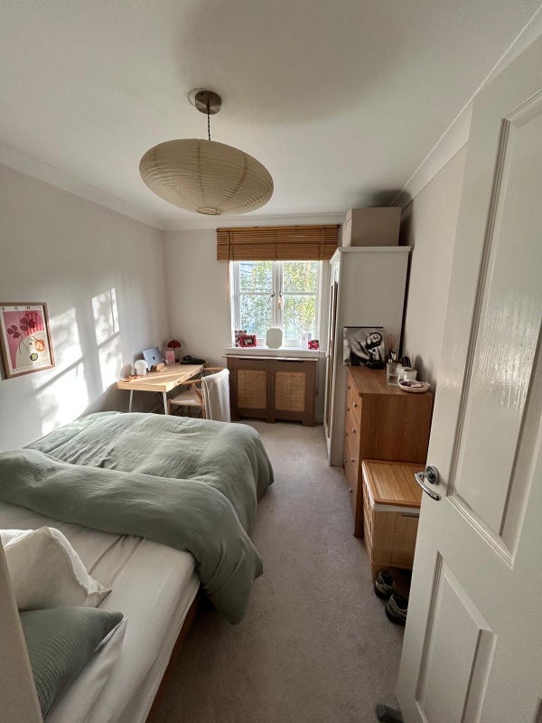 Flat Bristowe Close in Greater London