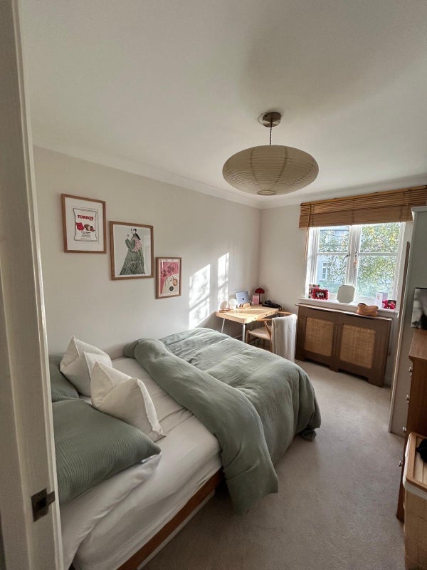 Flat Bristowe Close in Greater London