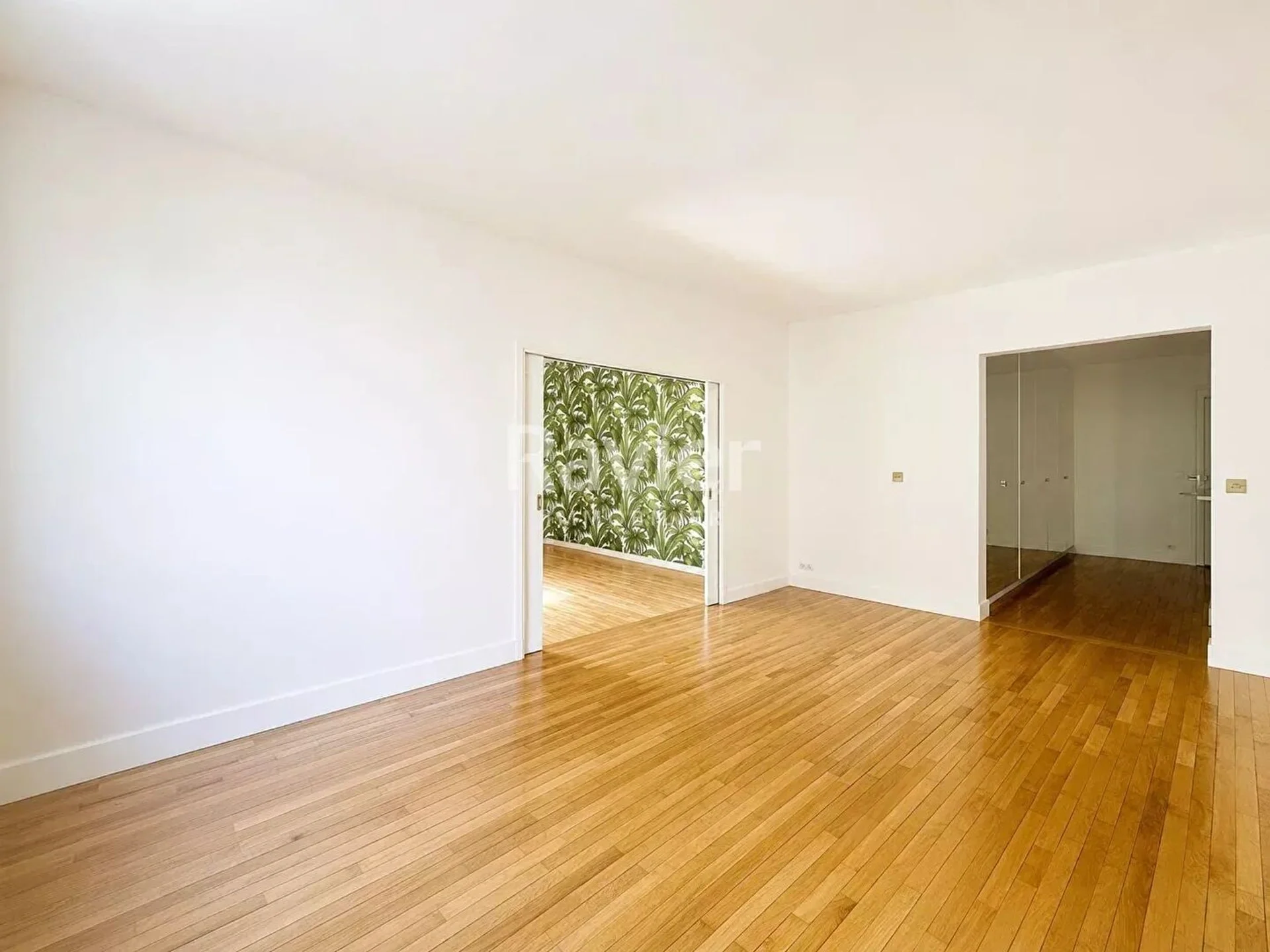 Flat Rue de la Convention in Paris