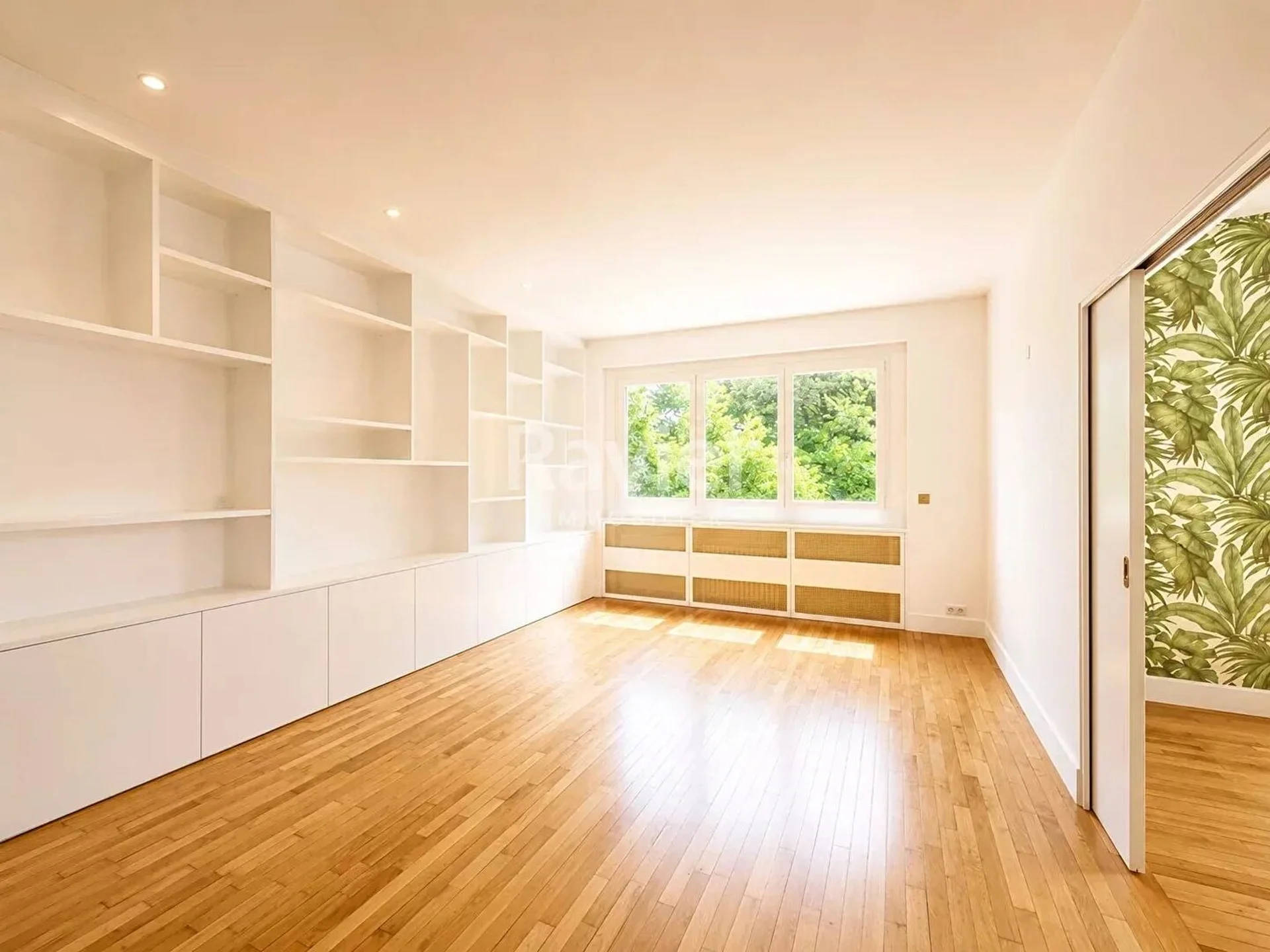 Flat Rue de la Convention in Paris