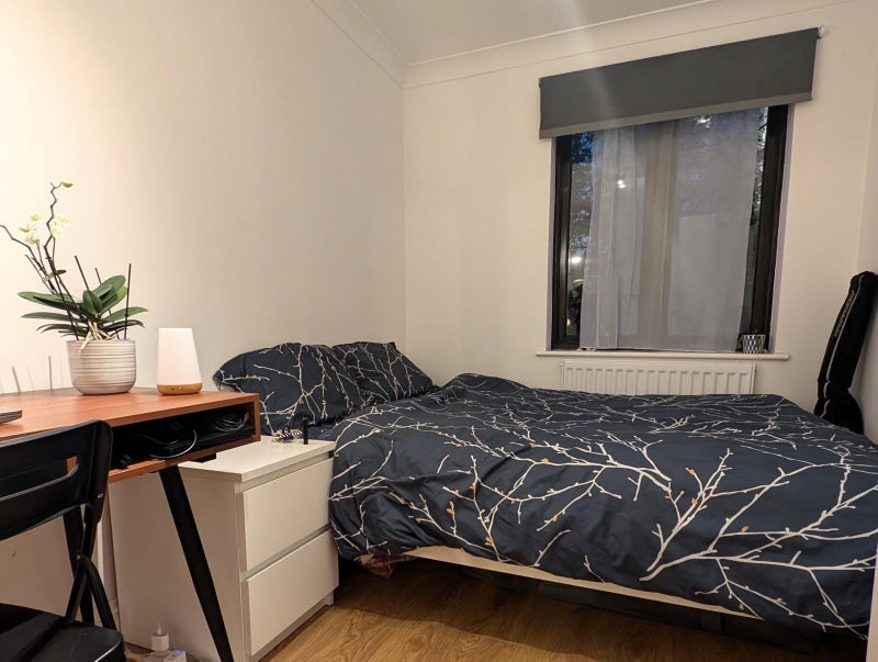 Flat Iceland Place in Greater London