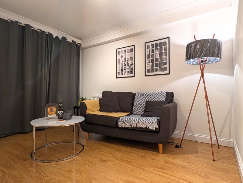 Flat Iceland Place in Greater London