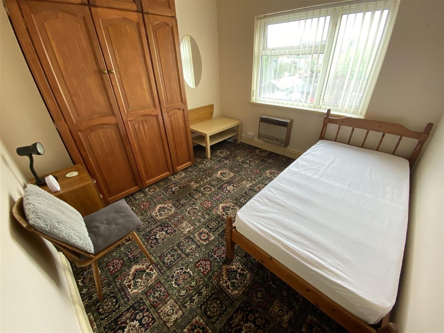 Room Grangemouth Road in Coventry