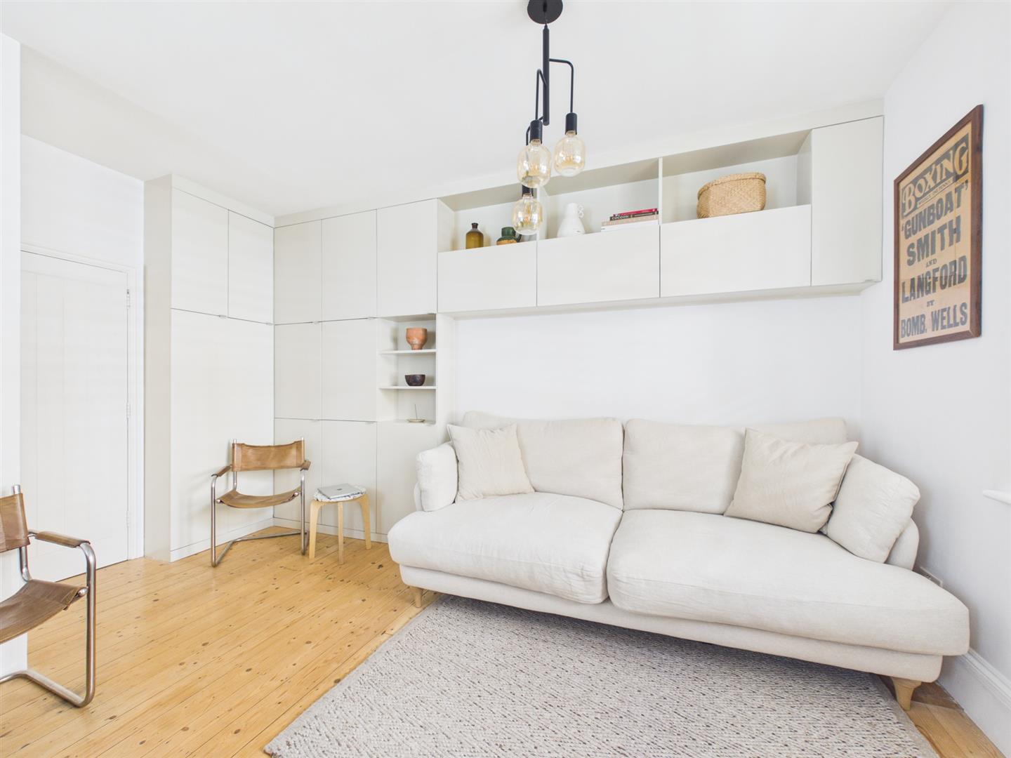 Flat Cheshire Street in Greater London