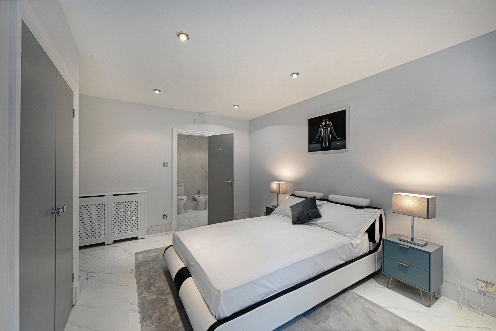 Flat Warwick Road in Greater London