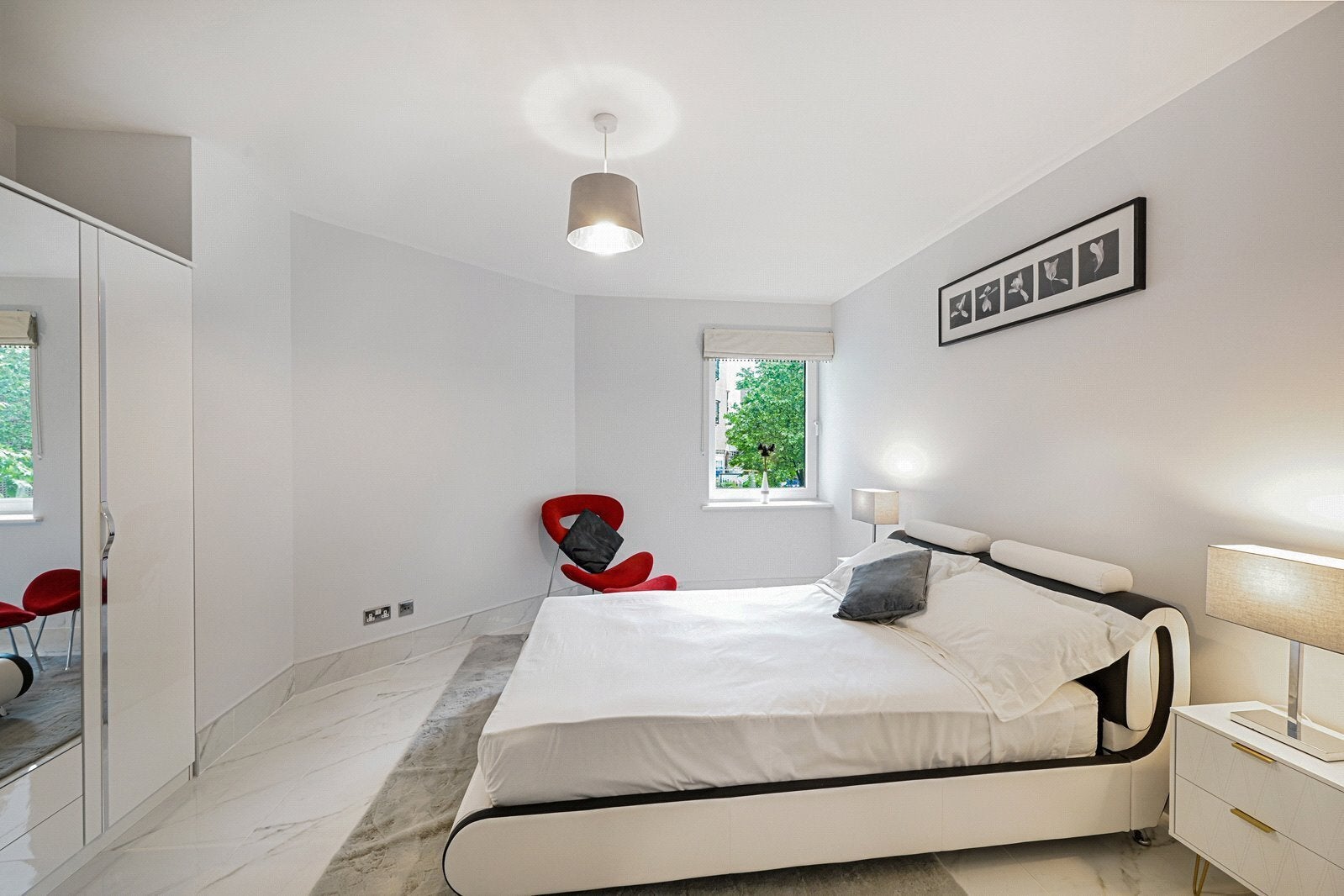 Flat Warwick Road in Greater London