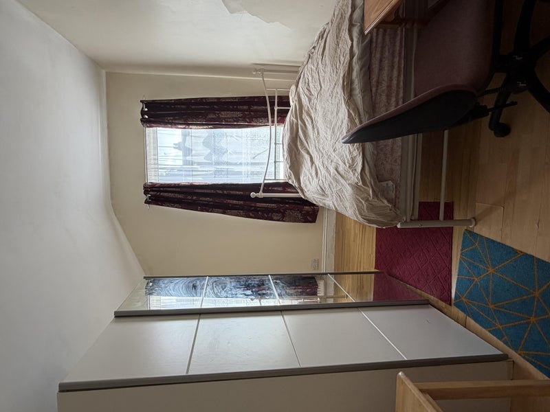 Room Mitcham Road in Greater London