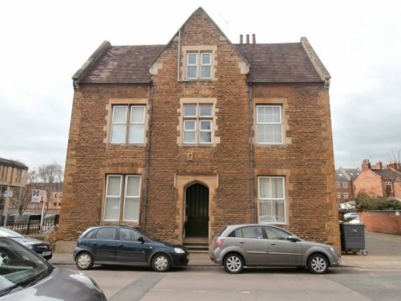 Room Cyril Street in Northampton