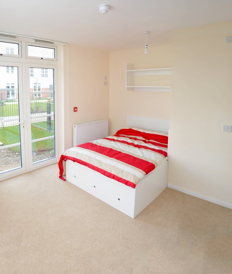 Flat Quainton Road in Leicester