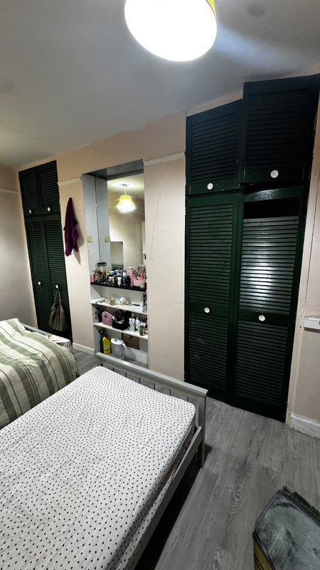 Room Morden Road in Greater London