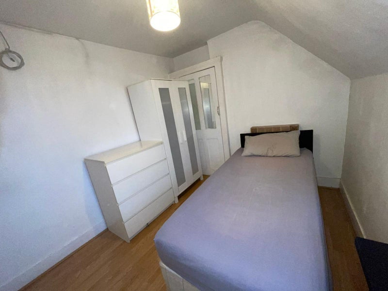 Room Raleigh Road in Greater London