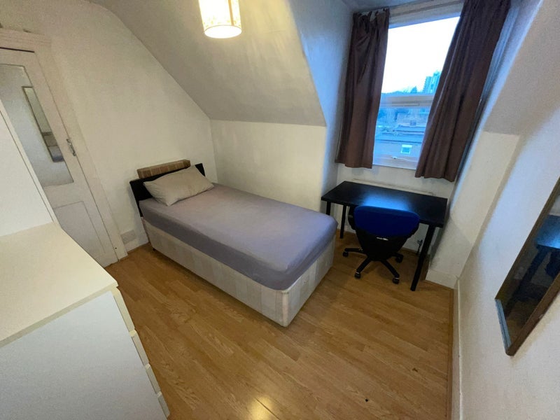 Room Raleigh Road in Greater London