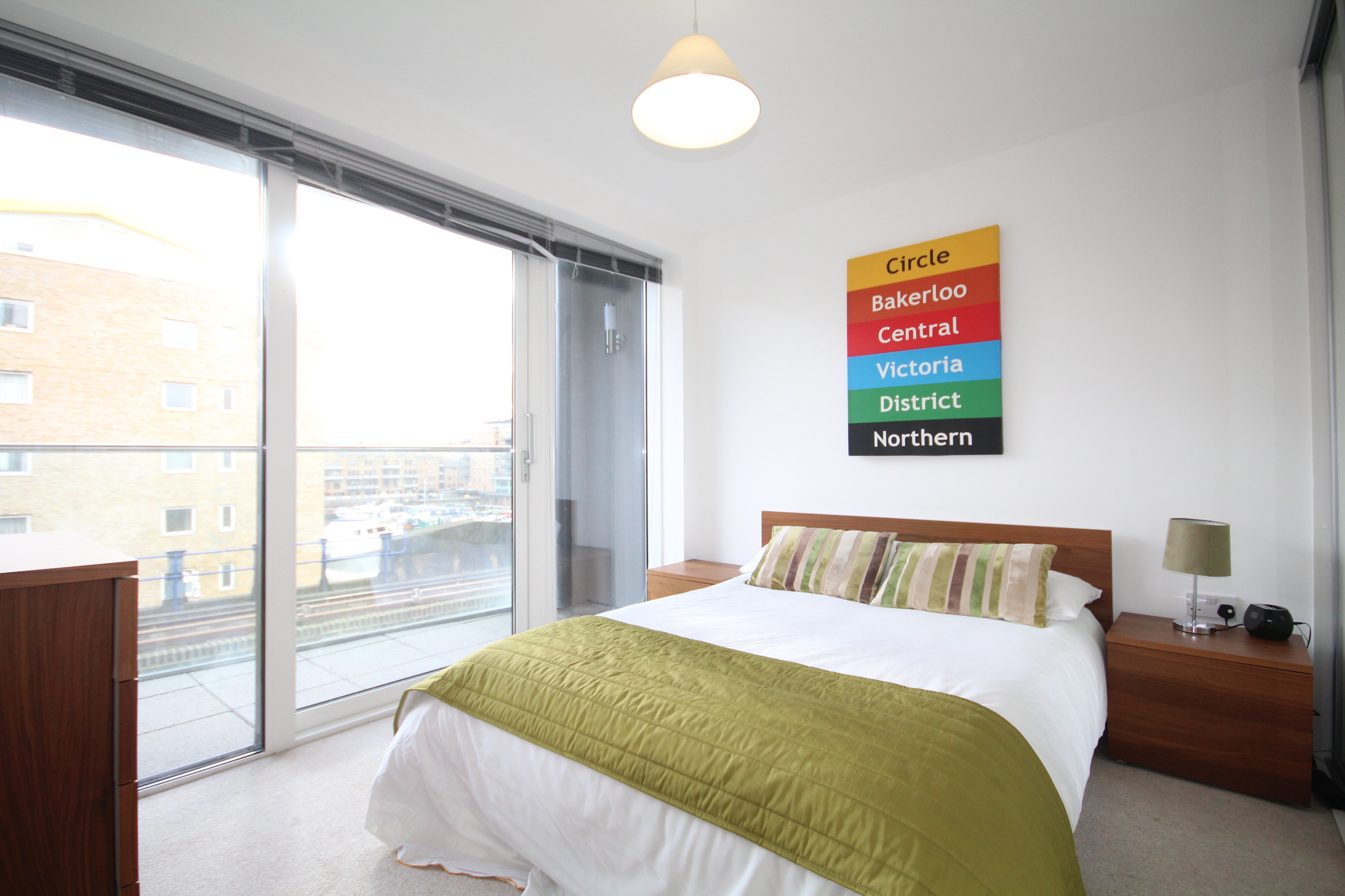 Flat Commercial Road in Greater London