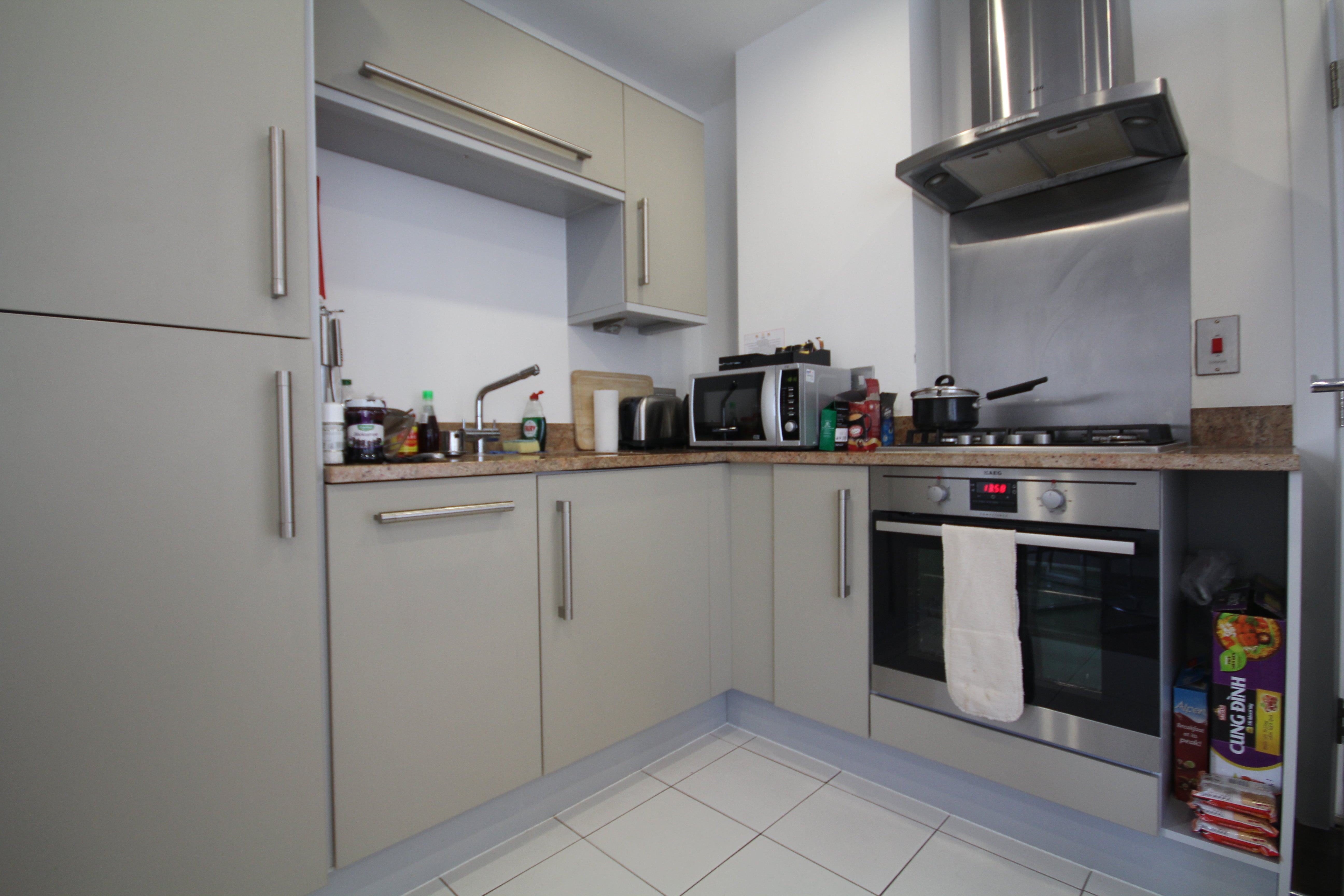 Flat Commercial Road in Greater London