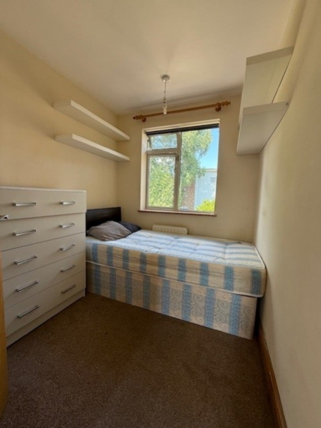 Flat Princes Drive in Greater London