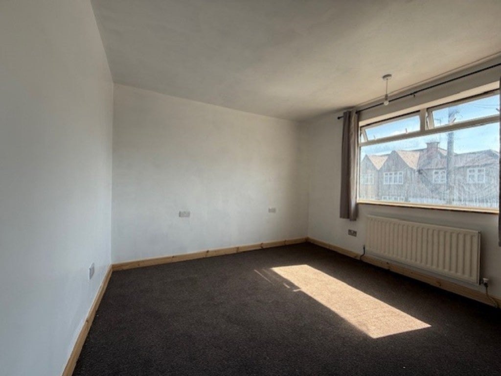Flat Princes Drive in Greater London