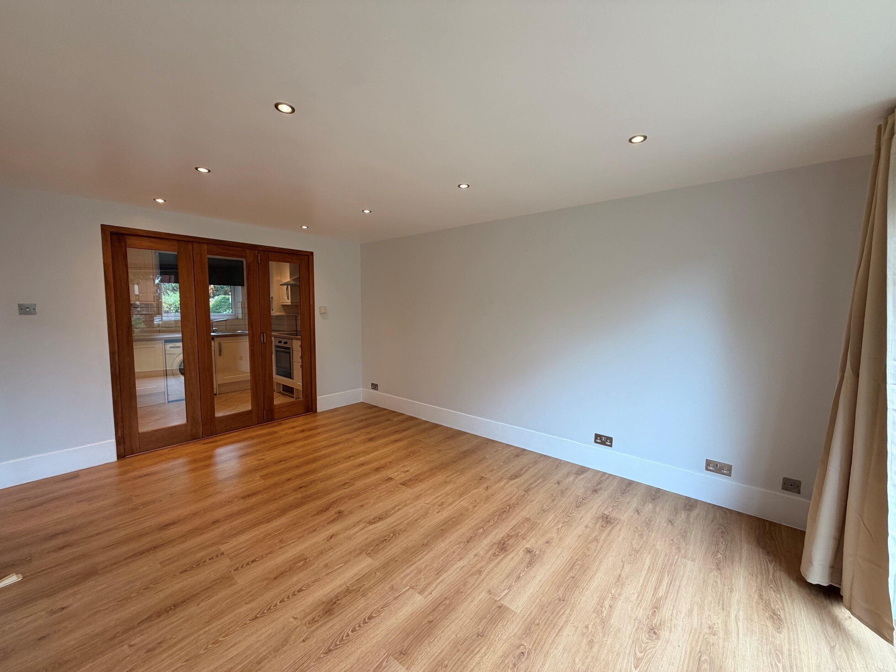 Flat Oakwood Avenue in Greater London