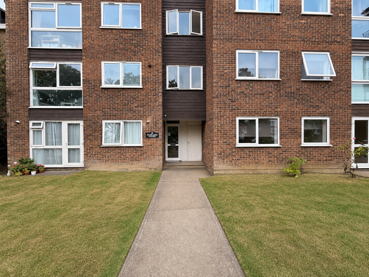 Flat Oakwood Avenue in Greater London