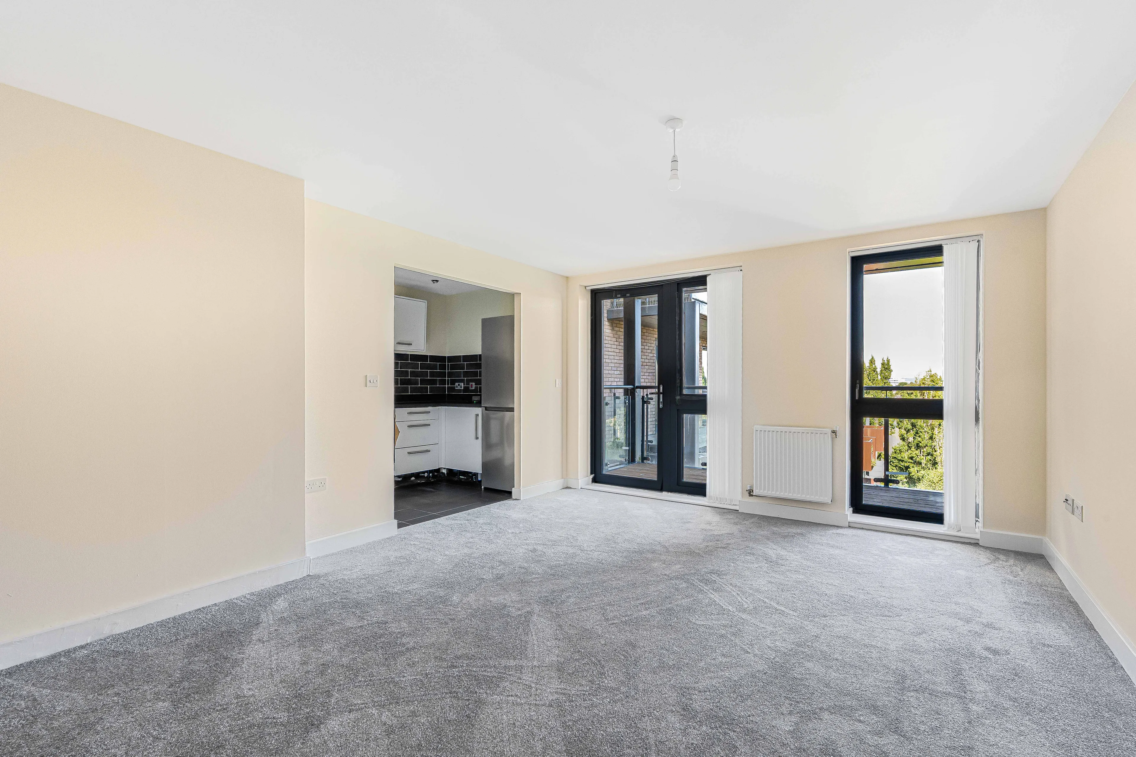 Flat Charcot Road in Greater London