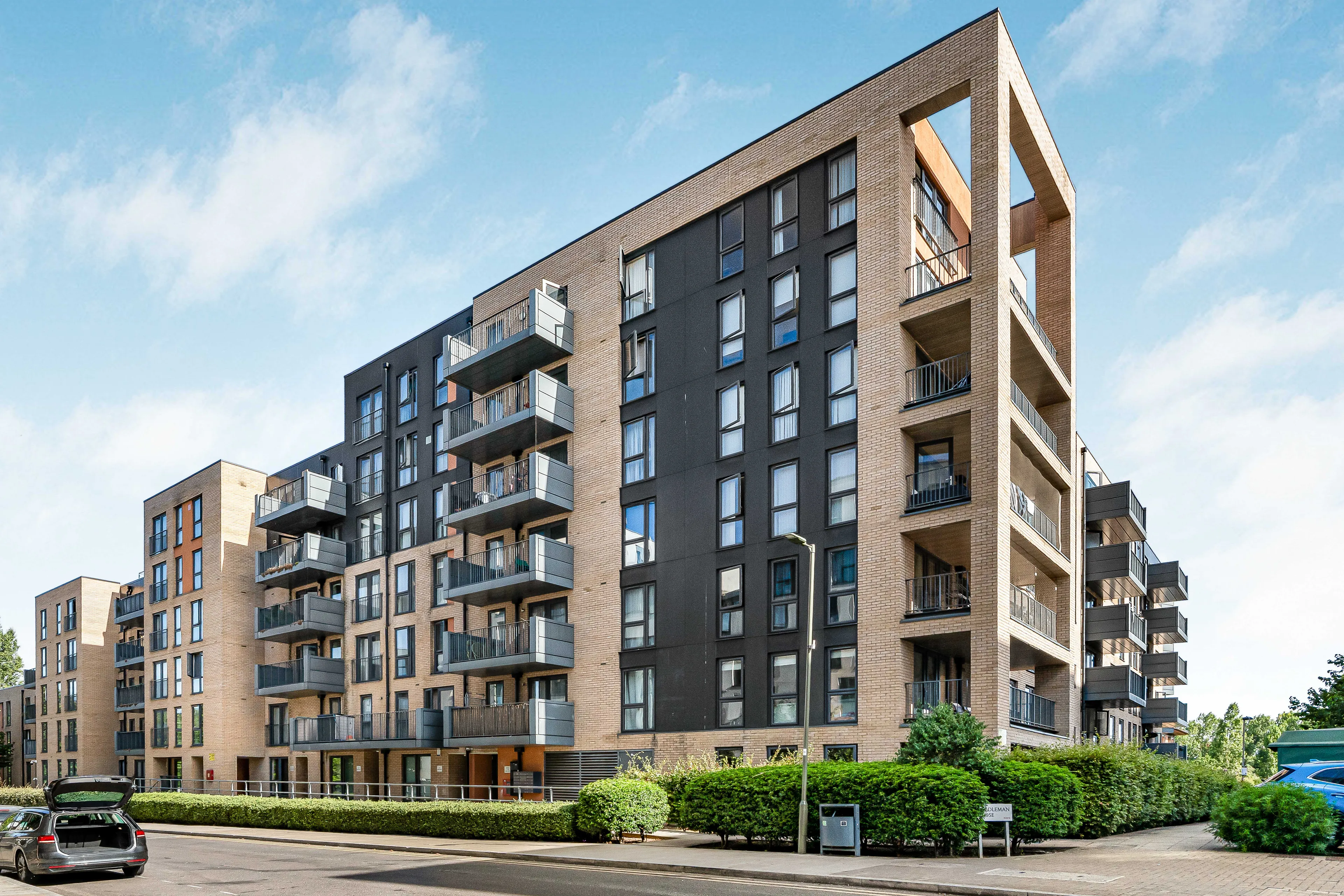 Flat Charcot Road in Greater London