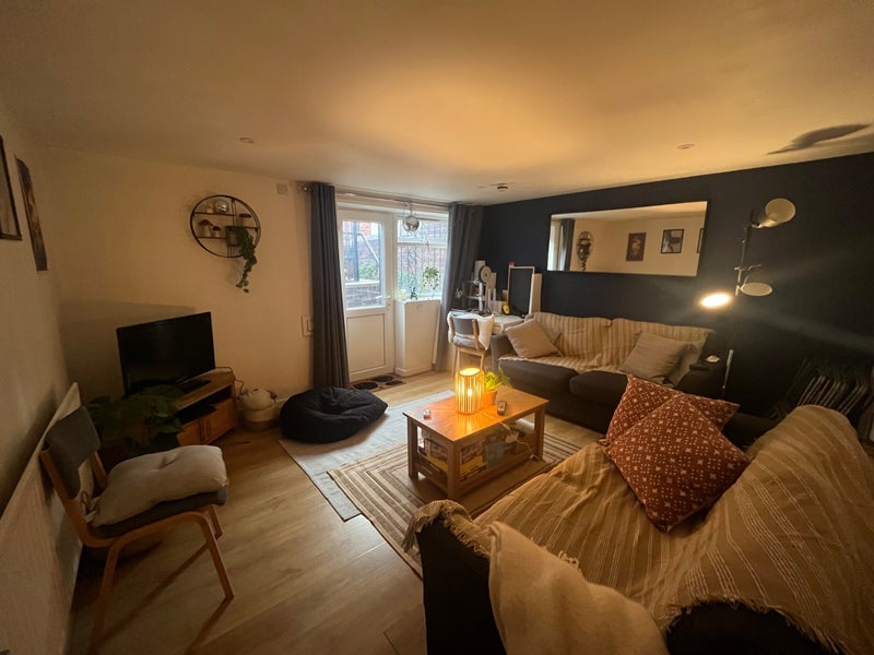 Room Beechwood Road in Leeds
