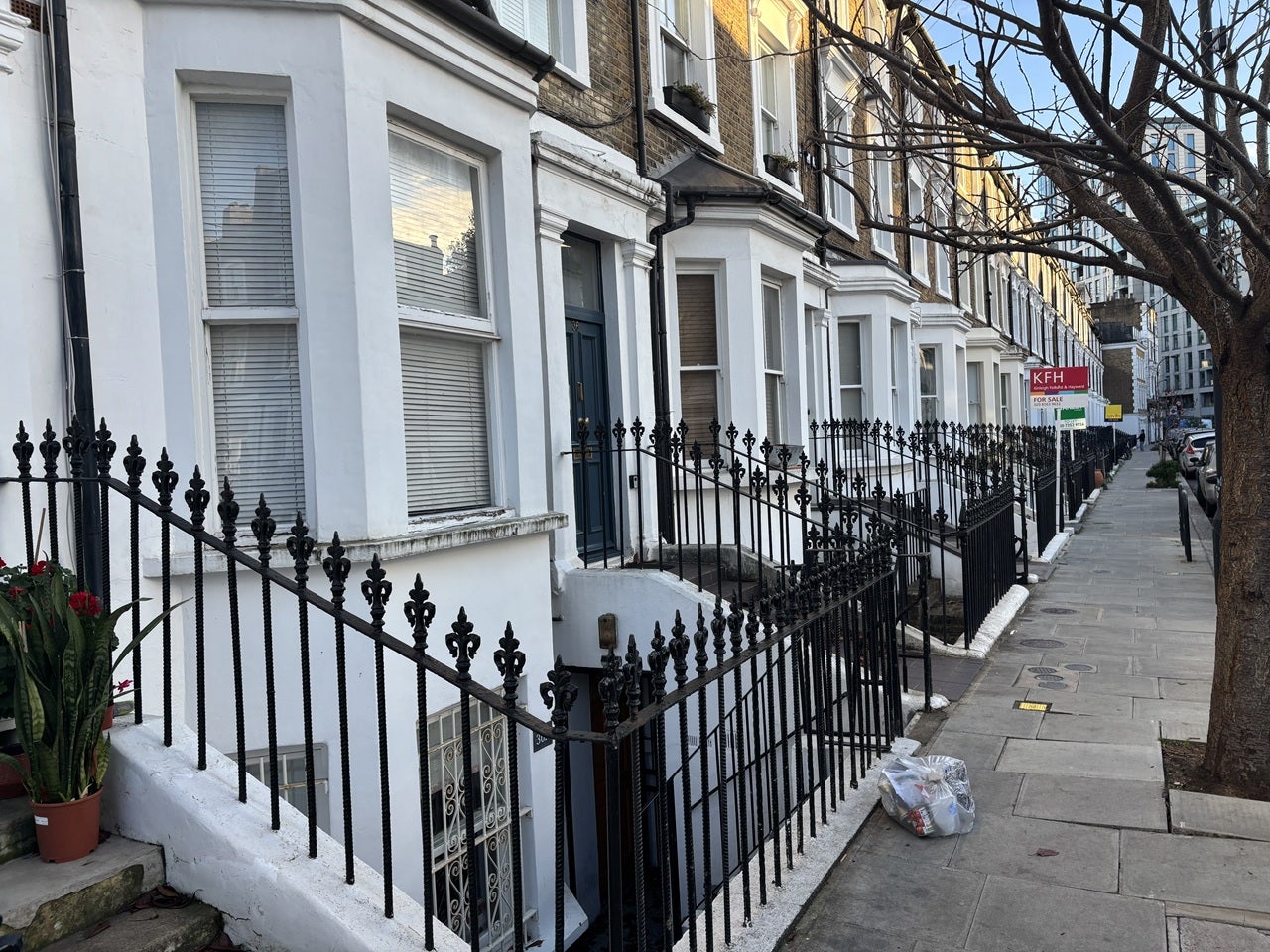 Flat Overstone Road in Greater London