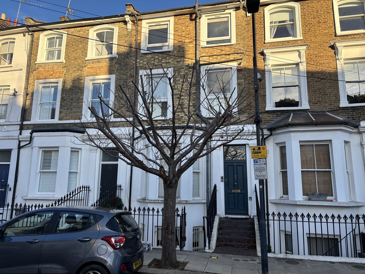 Flat Overstone Road in Greater London