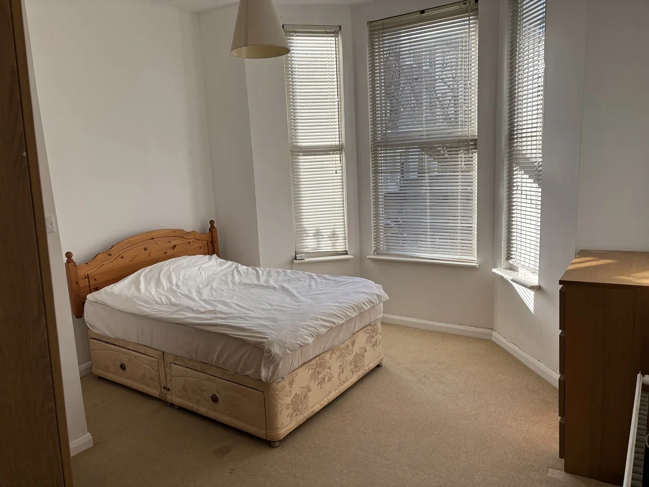 Flat Overstone Road in Greater London