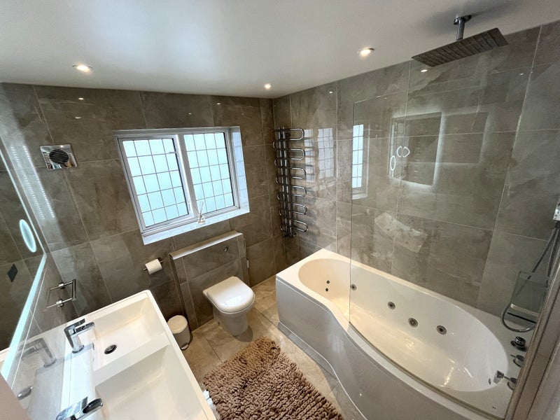 Room Higher Drive in Greater London