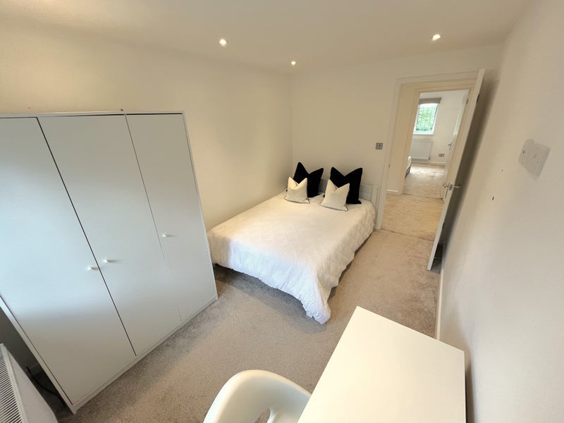 Room Higher Drive in Greater London