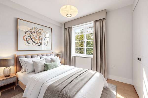 Flat Sloane Court East in Greater London