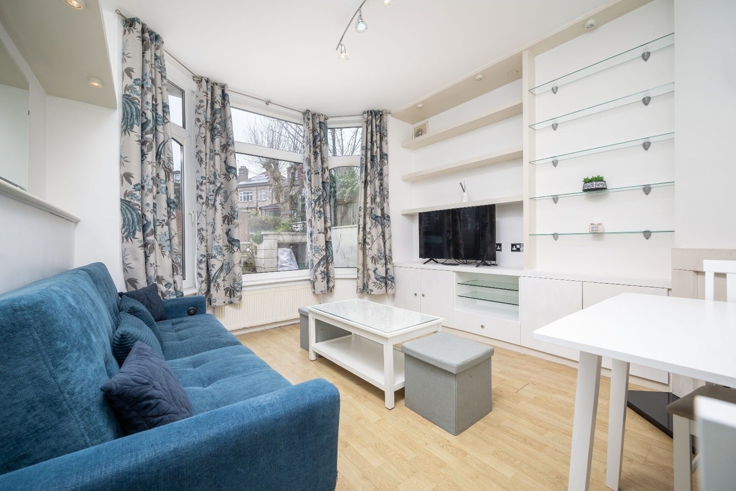 Flat Danvers Road in Greater London