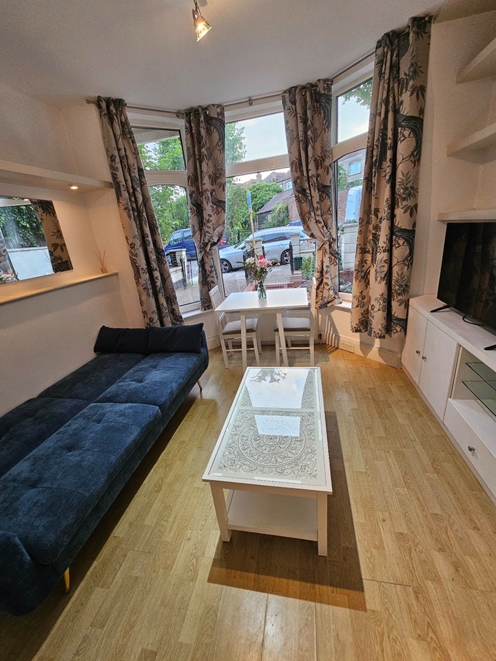 Flat Danvers Road in Greater London