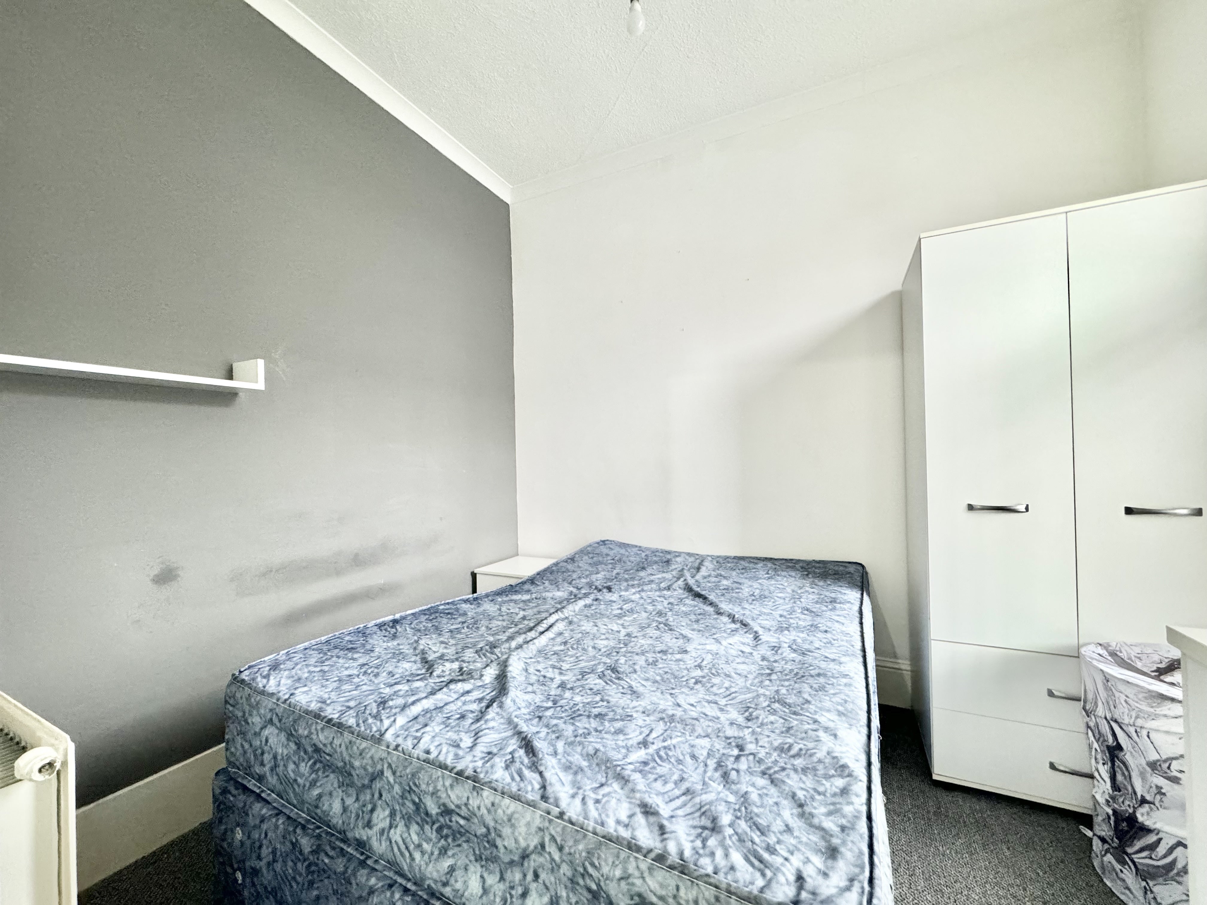 Room Victoria Road North in Portsmouth