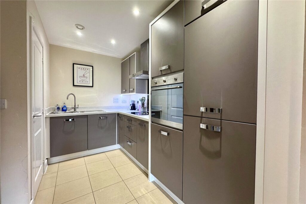 Flat Kestrel Road in Rushmoor