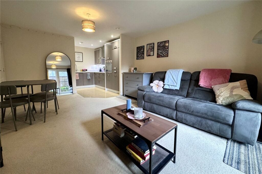 Flat Kestrel Road in Rushmoor