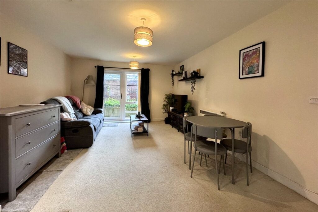 Flat Kestrel Road in Rushmoor