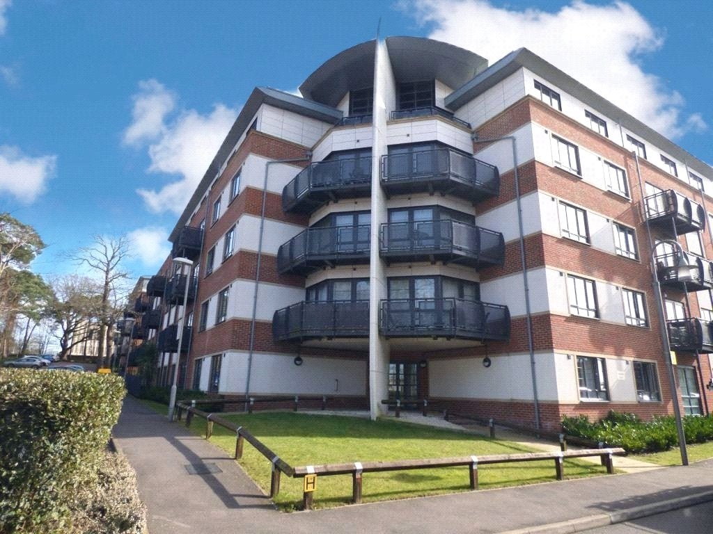 Flat Kestrel Road in Rushmoor