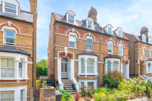 Flat Pepys Road in London