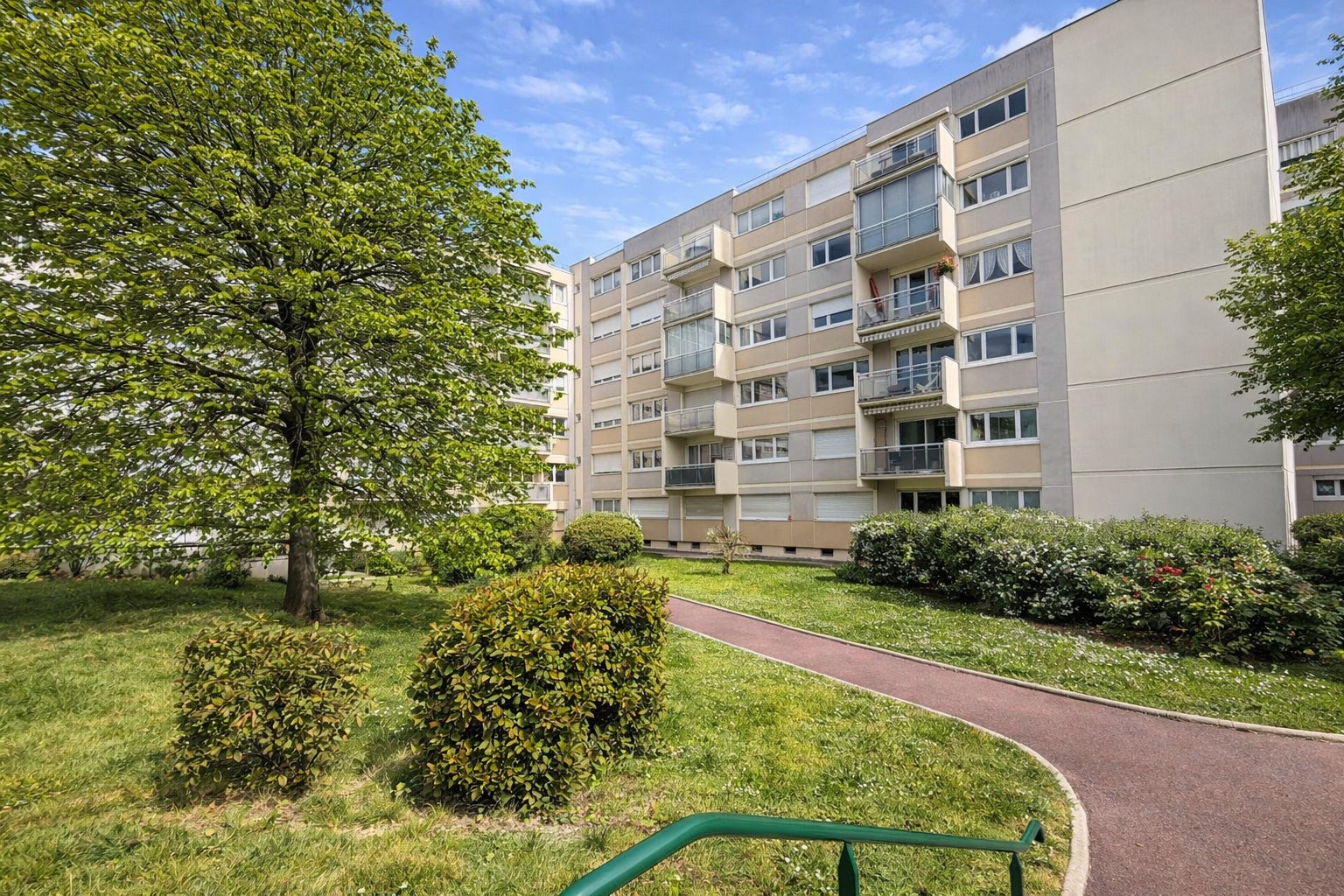 Flat Avenue Guy de Maupassant in Chatou