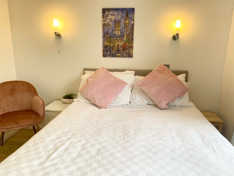 Flat Malmesbury Road in Greater London