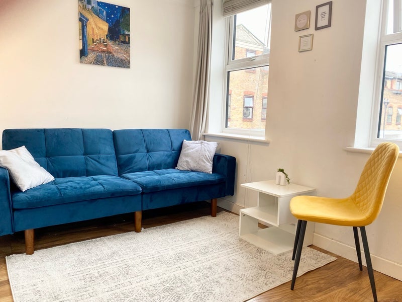 Flat Malmesbury Road in Greater London