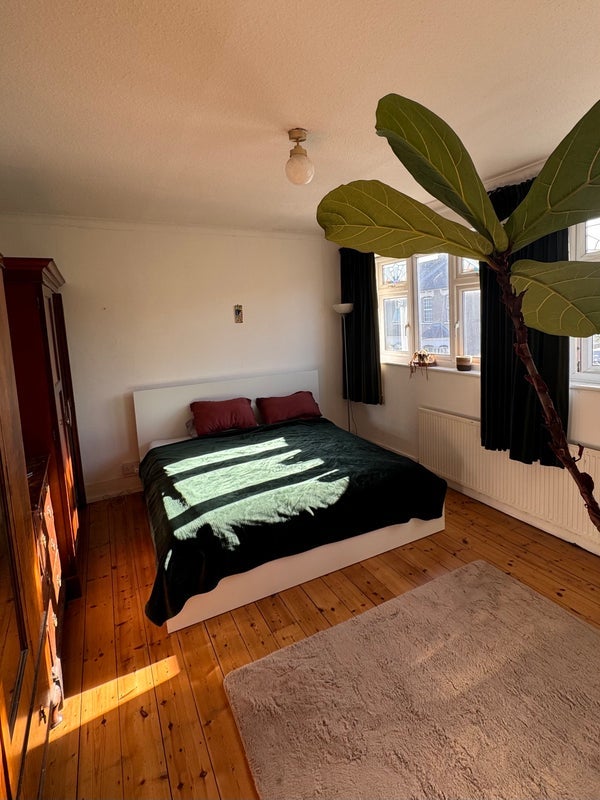 Room Granleigh Road in Greater London