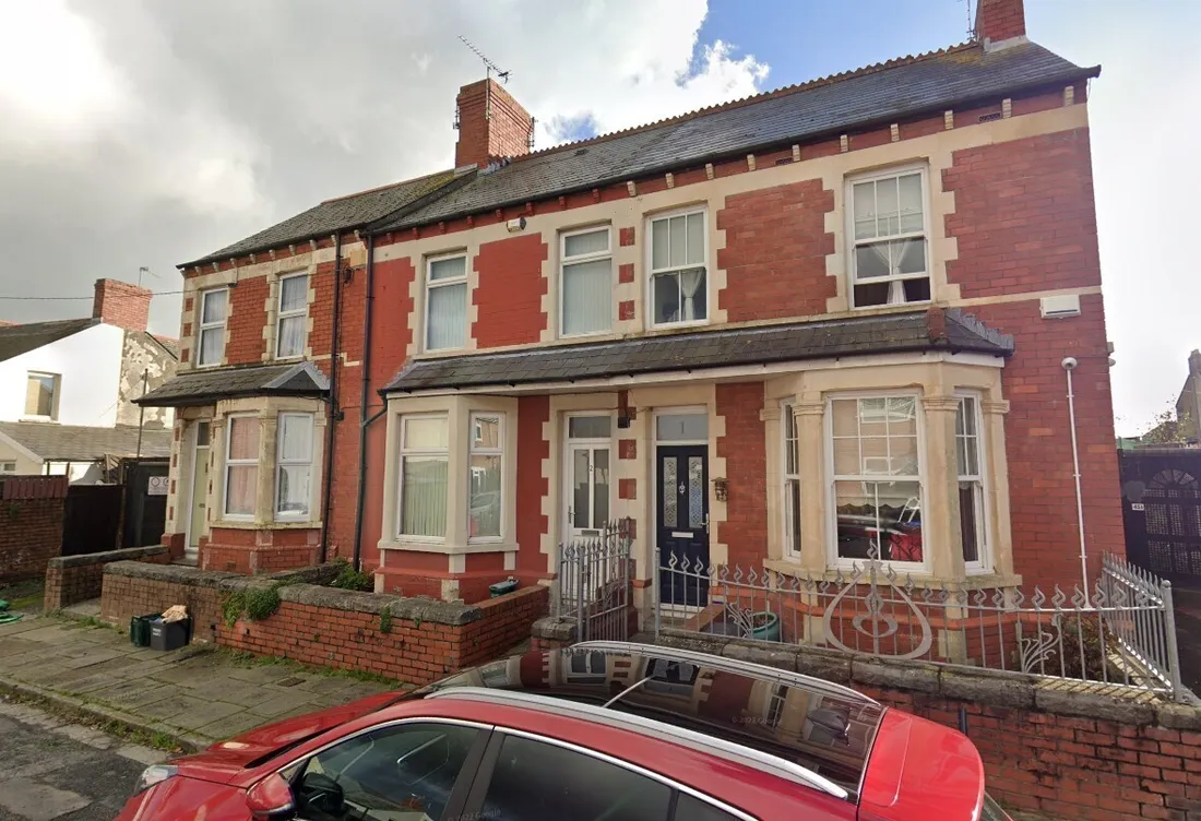 Flat Crossways Street in Barry