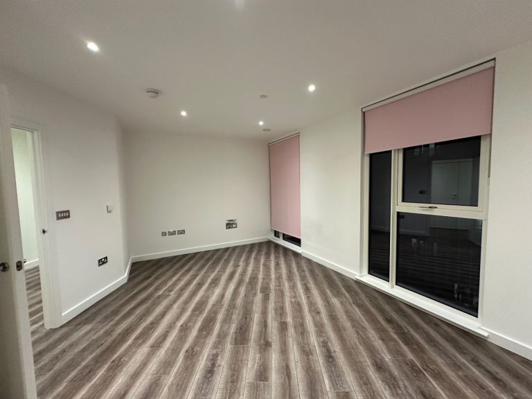 Flat Ilford Hill in Greater London