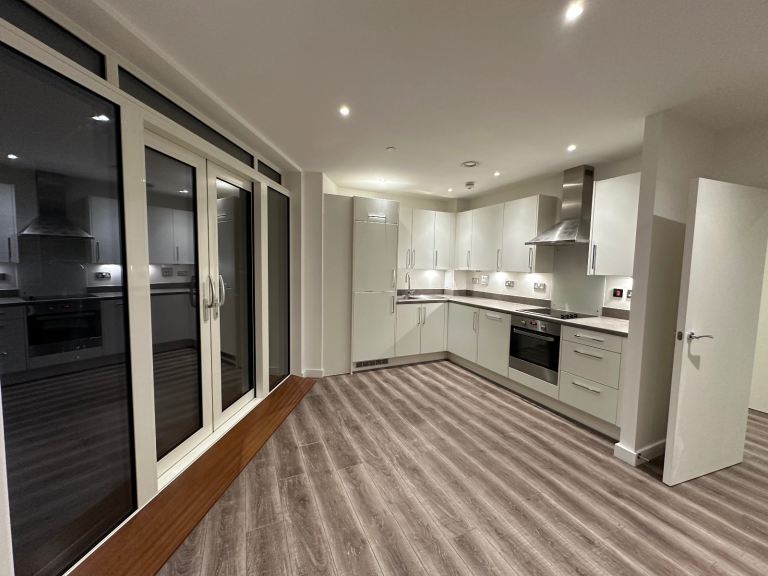 Flat Ilford Hill in Greater London