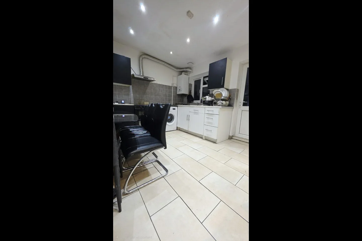 Room Oaklands Park Avenue in Greater London