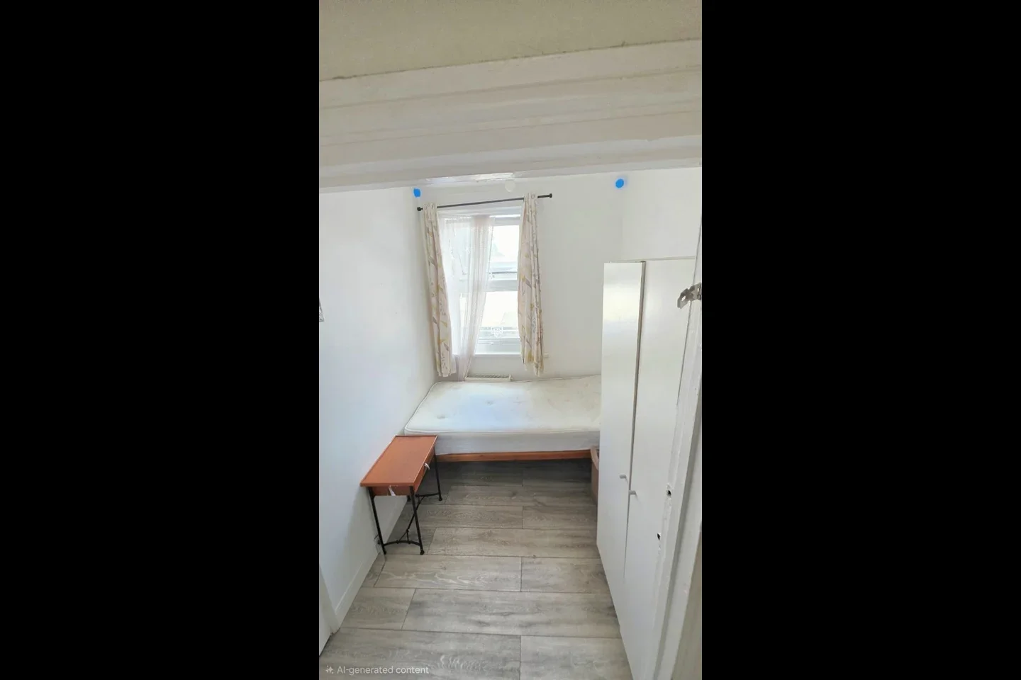 Room Oaklands Park Avenue in Greater London
