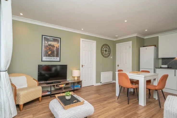 Flat Russell Gardens in City of Edinburgh